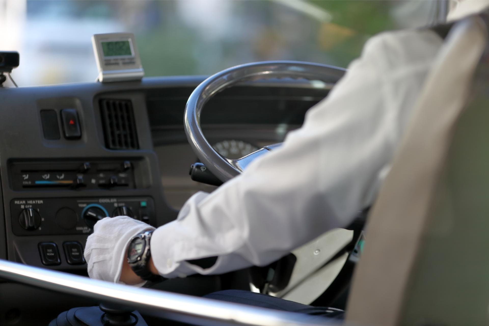 【バス運転手の募集】経験を活かして長く働きませんか。
